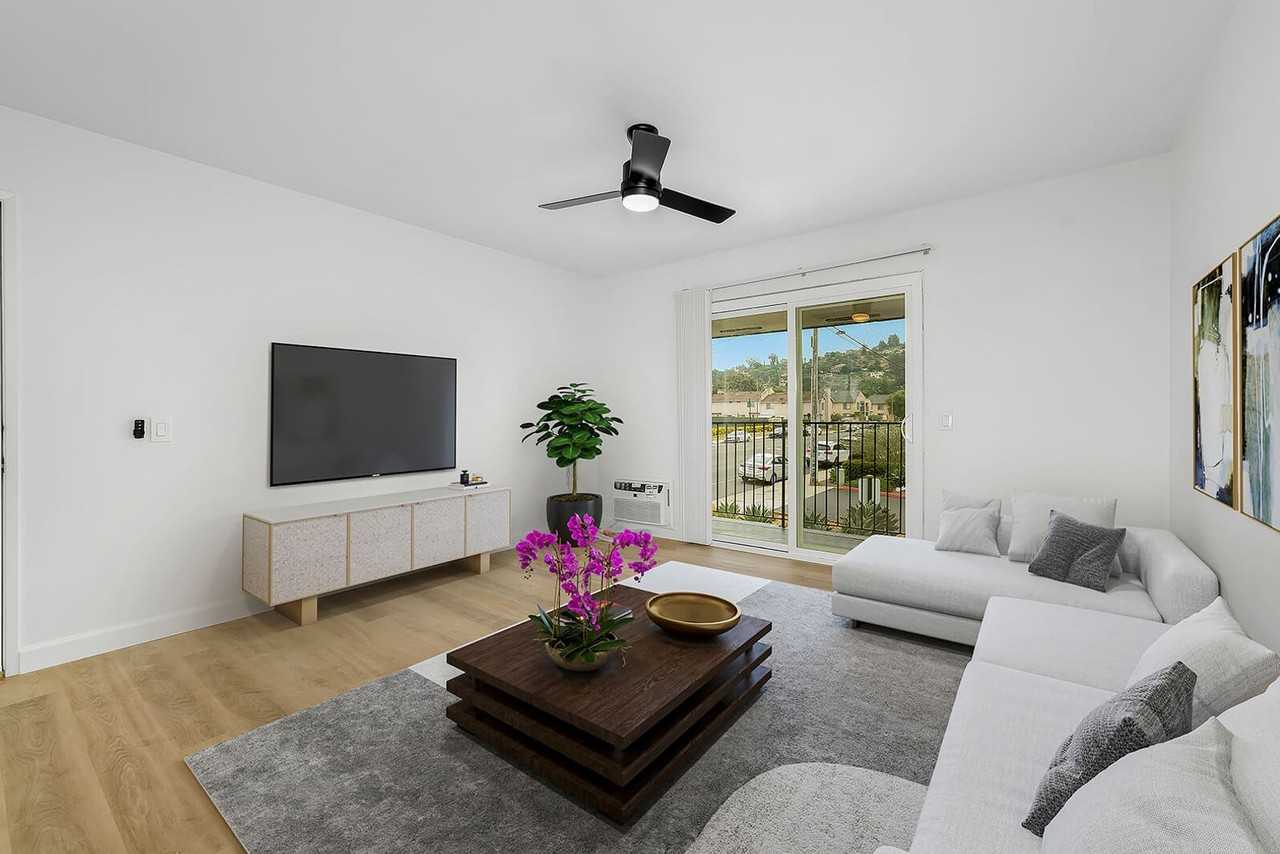 Lone Palm Terrace - Photo 4 of 23