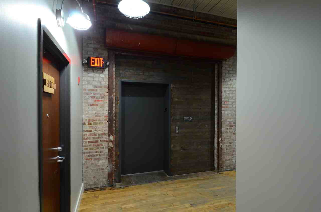 214 Pecan Street - Photo 6 of 38