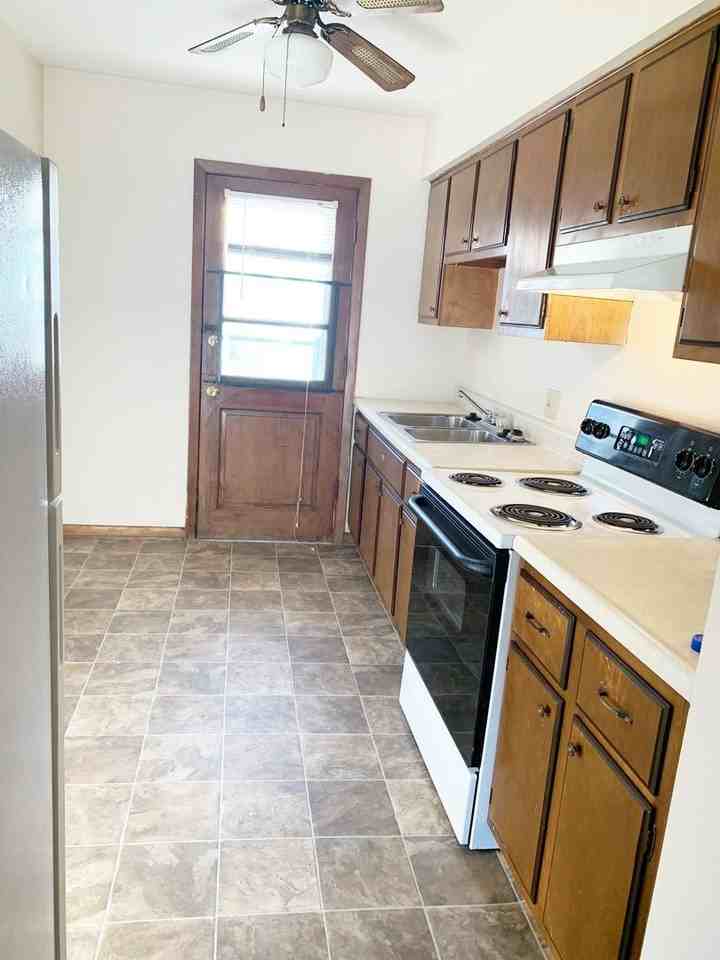 Keystone Court Apartments - Photo 3 of 18