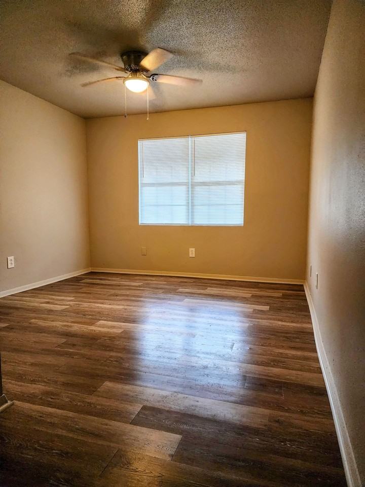 West Plaza - Photo 3 of 31