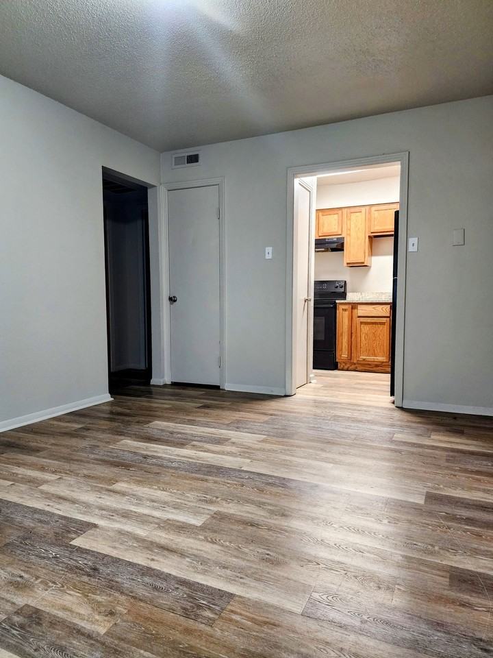 West Plaza - Photo 6 of 31