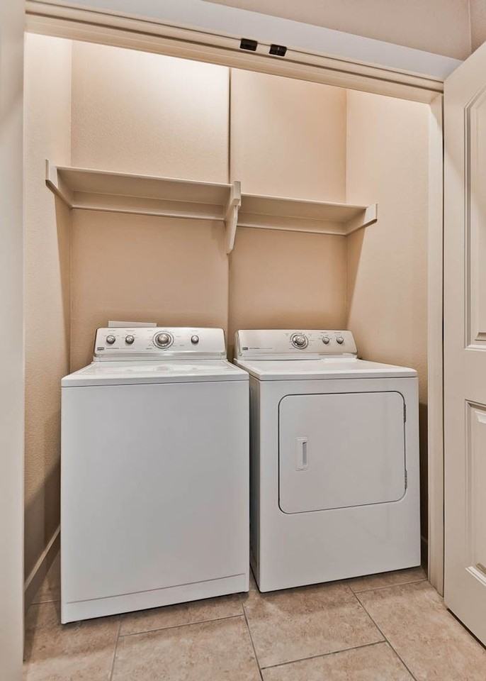 Rochester Circle - Photo 7 of 23