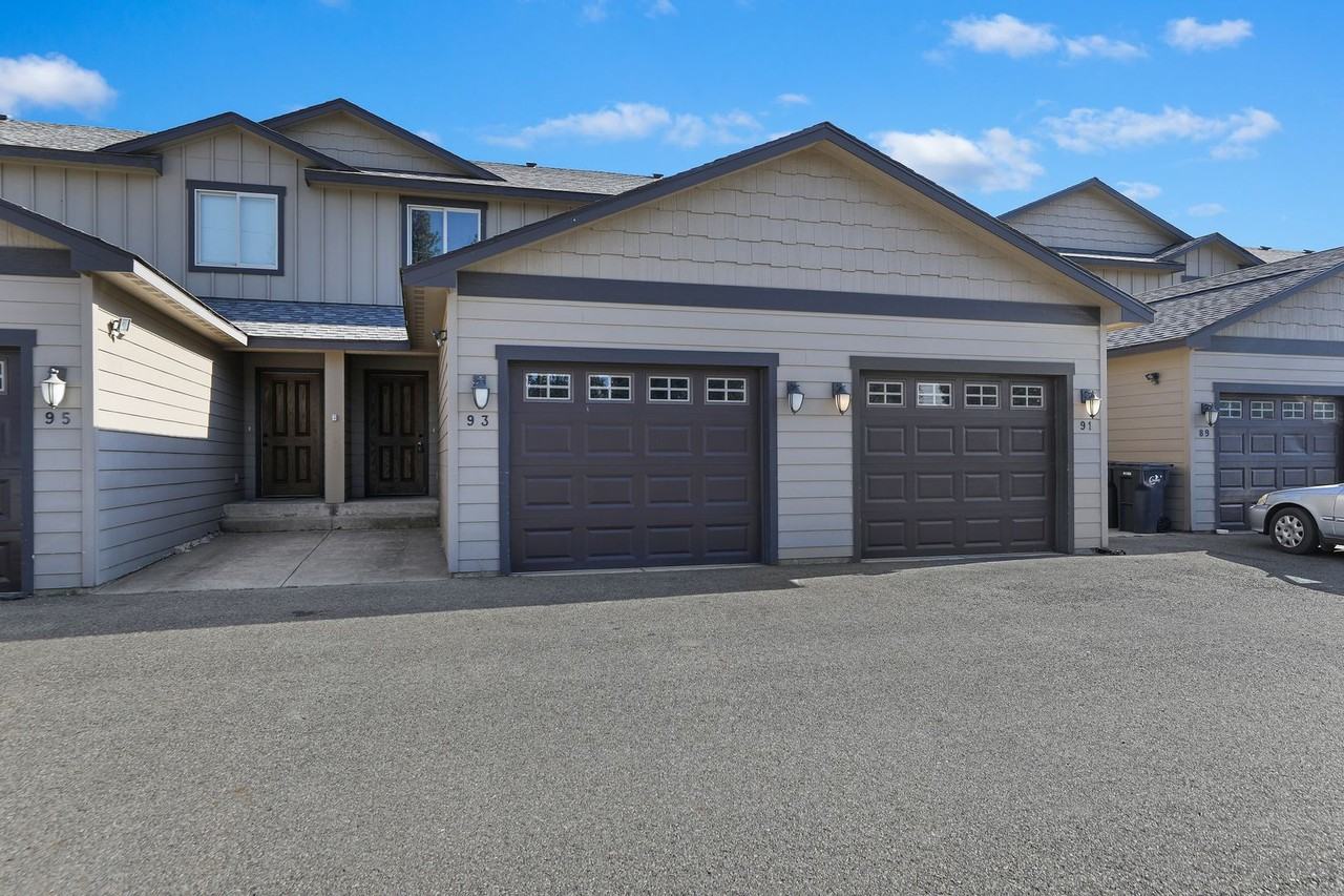 6 Bedroom Townhome - Photo 2 of 50