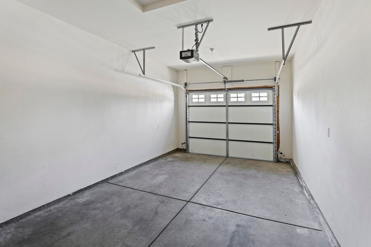 6 Bedroom Townhome - Photo 6 of 50