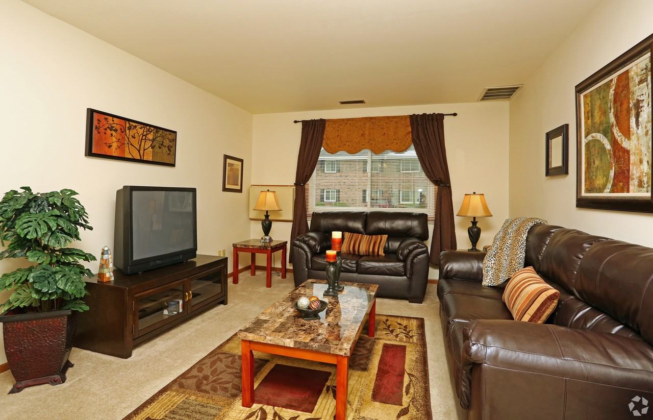 Deckner Manor Apartment Homes - Photo 5 of 50