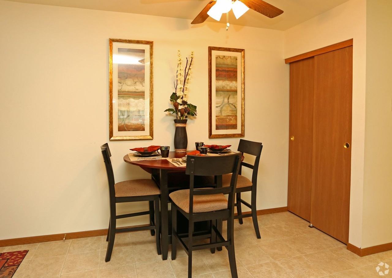 Deckner Manor Apartment Homes - Photo 3 of 50