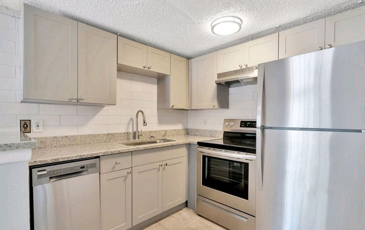 5113 N Nebraska Ave - Photo 2 of 5