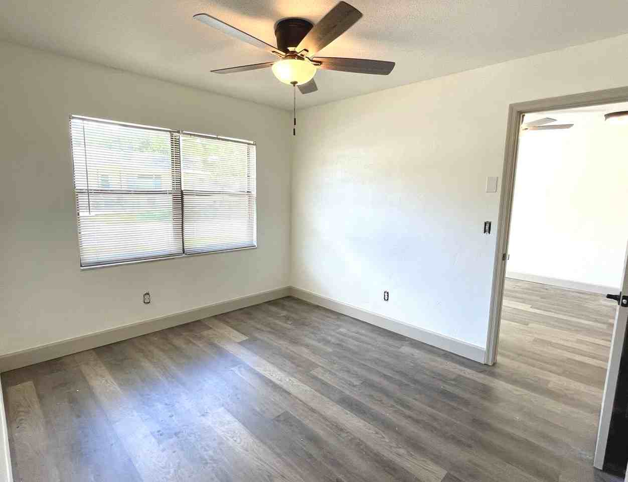 Kenwood Villas - Photo 5 of 7