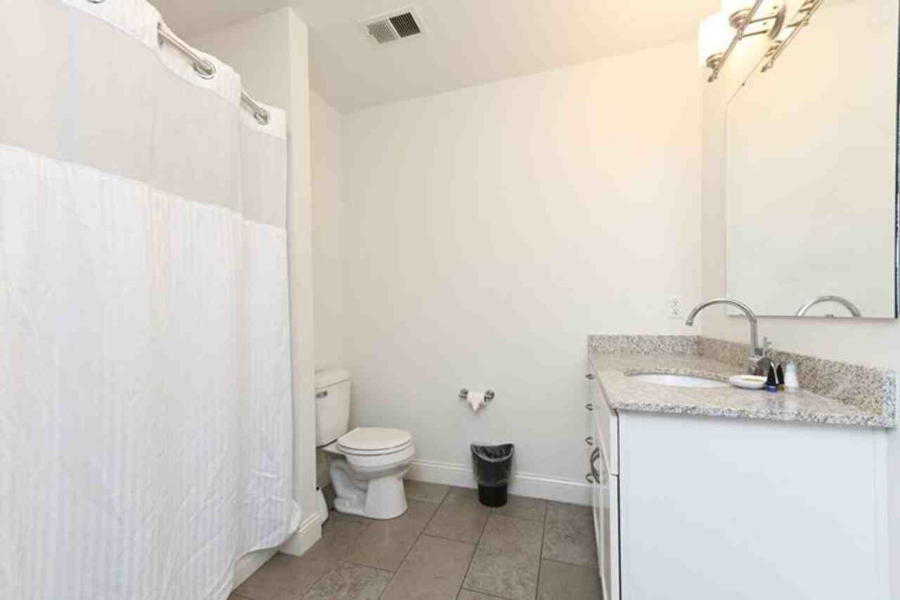 Penn Street Tower Apartments - Photo 7 of 12