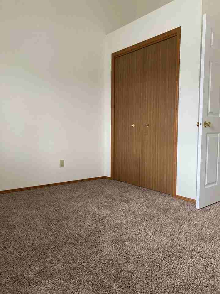 Wind Meadows - Photo 4 of 17