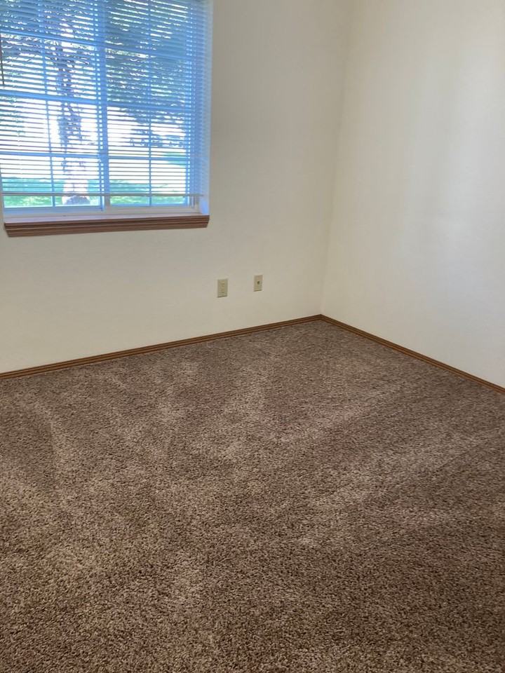 Wind Meadows - Photo 7 of 17