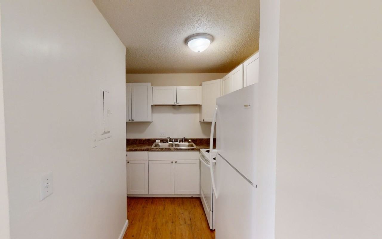 Vintage Apartments - Photo 2 of 25