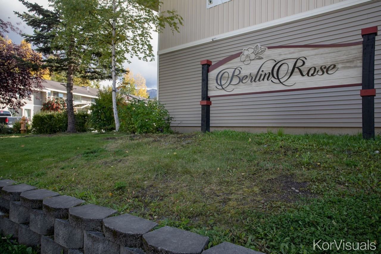 Berlin Rose Apartments - Photo 2 of 32