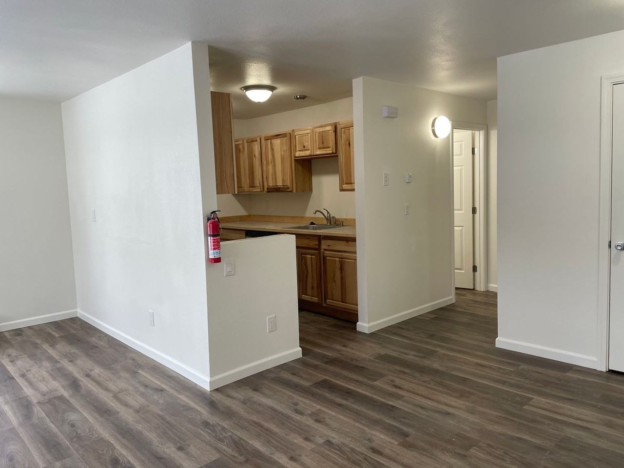 Berlin Rose Apartments - Photo 6 of 32