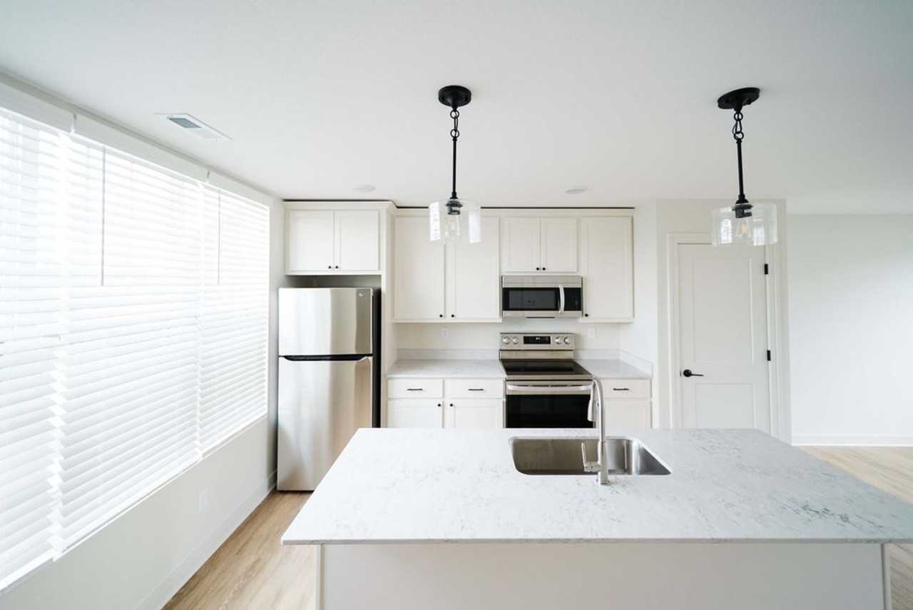 1403 SW 11th Street - Photo 3 of 28