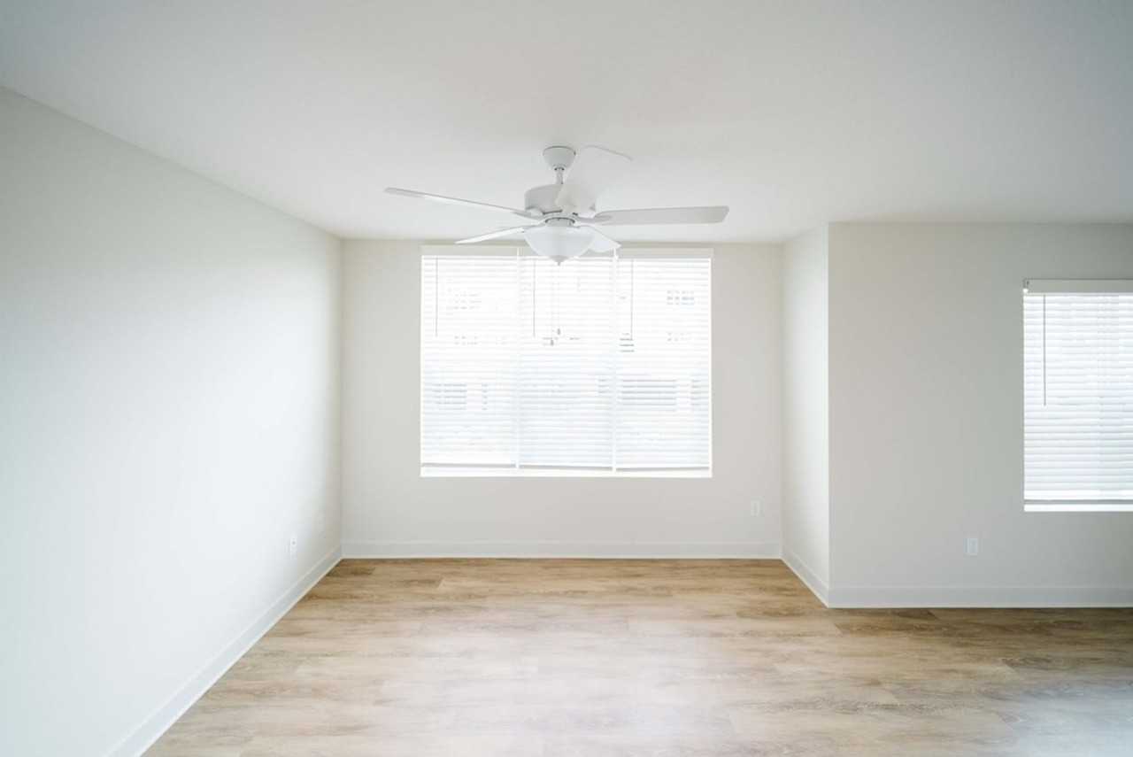 1403 SW 11th Street - Photo 4 of 28