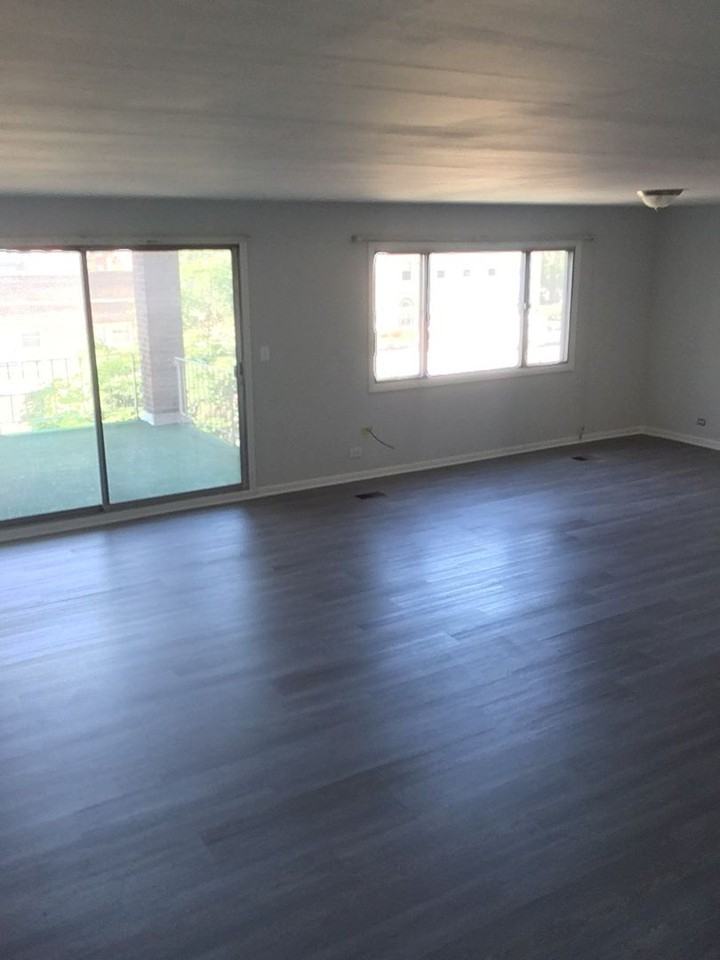 301 - *800 Oak Street Building* - Photo 5 of 9