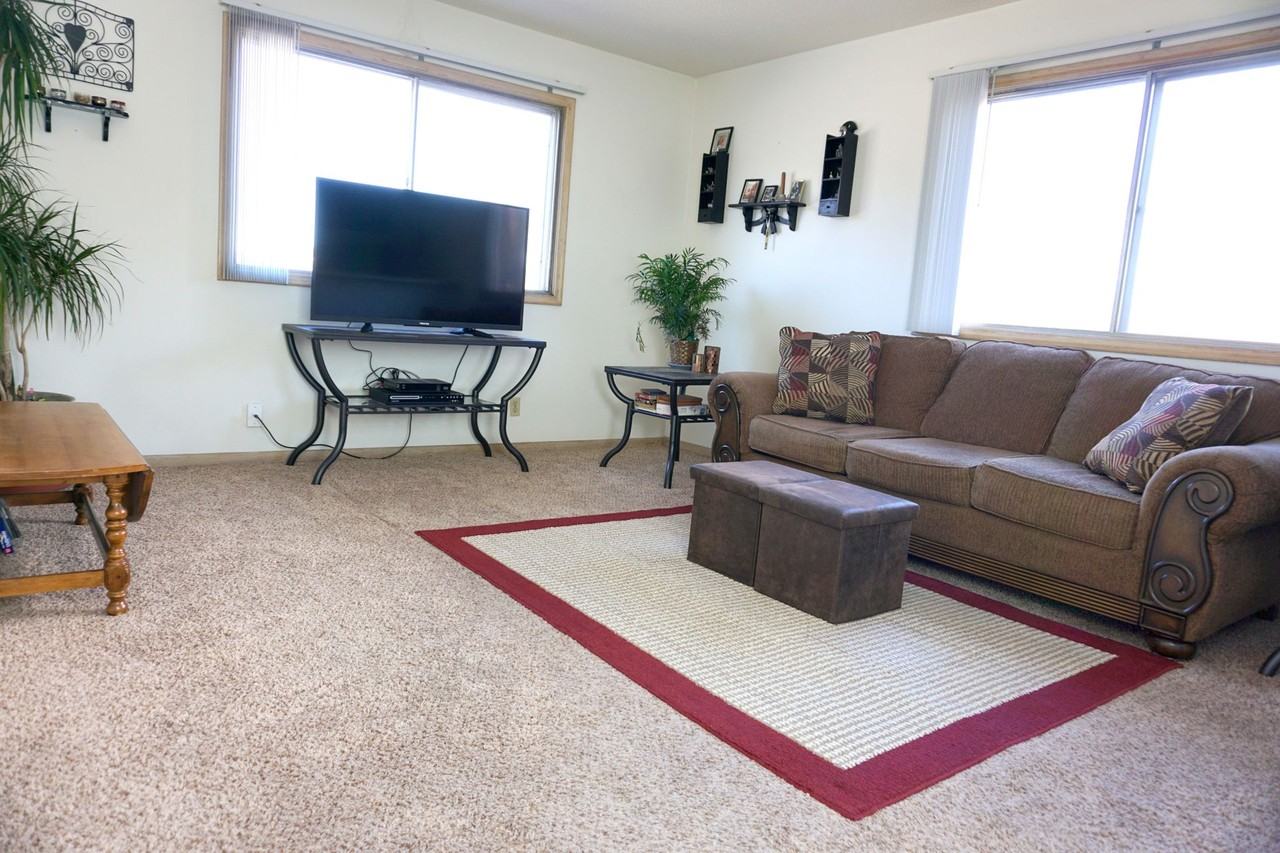 Somerset Court - Photo 5 of 50