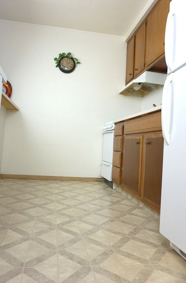 Somerset Court - Photo 7 of 50