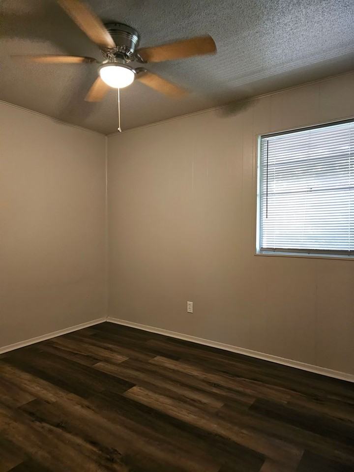 Pine Plaza - Photo 5 of 12