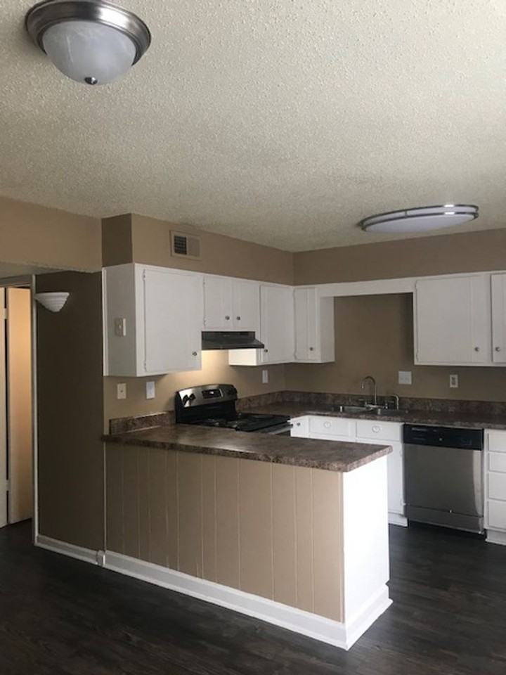 Ridgeway Commons - Photo 5 of 13