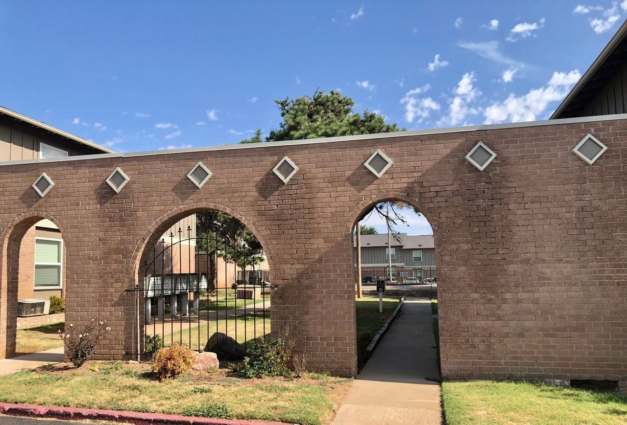 Yukon Heights Apartments - Photo 5 of 37