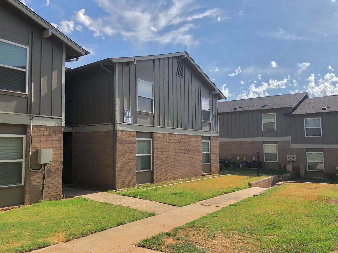 Yukon Heights Apartments - Photo 6 of 37