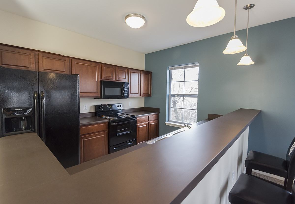 East Bay I Apartments - Photo 4 of 14