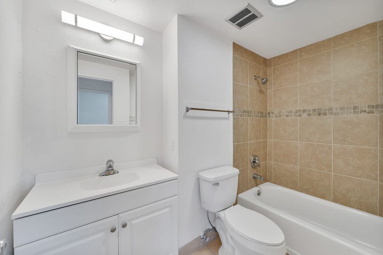 300 Holcomb - Photo 6 of 19
