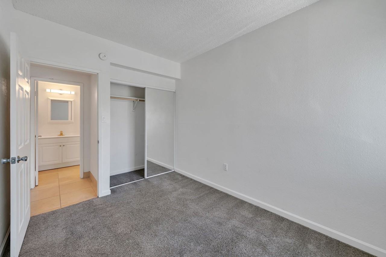 300 Holcomb - Photo 7 of 19