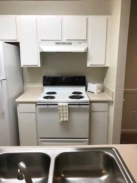 607 Emily Ln - Photo 2 of 50