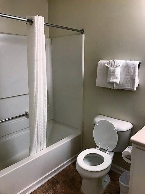 607 Emily Ln - Photo 4 of 50