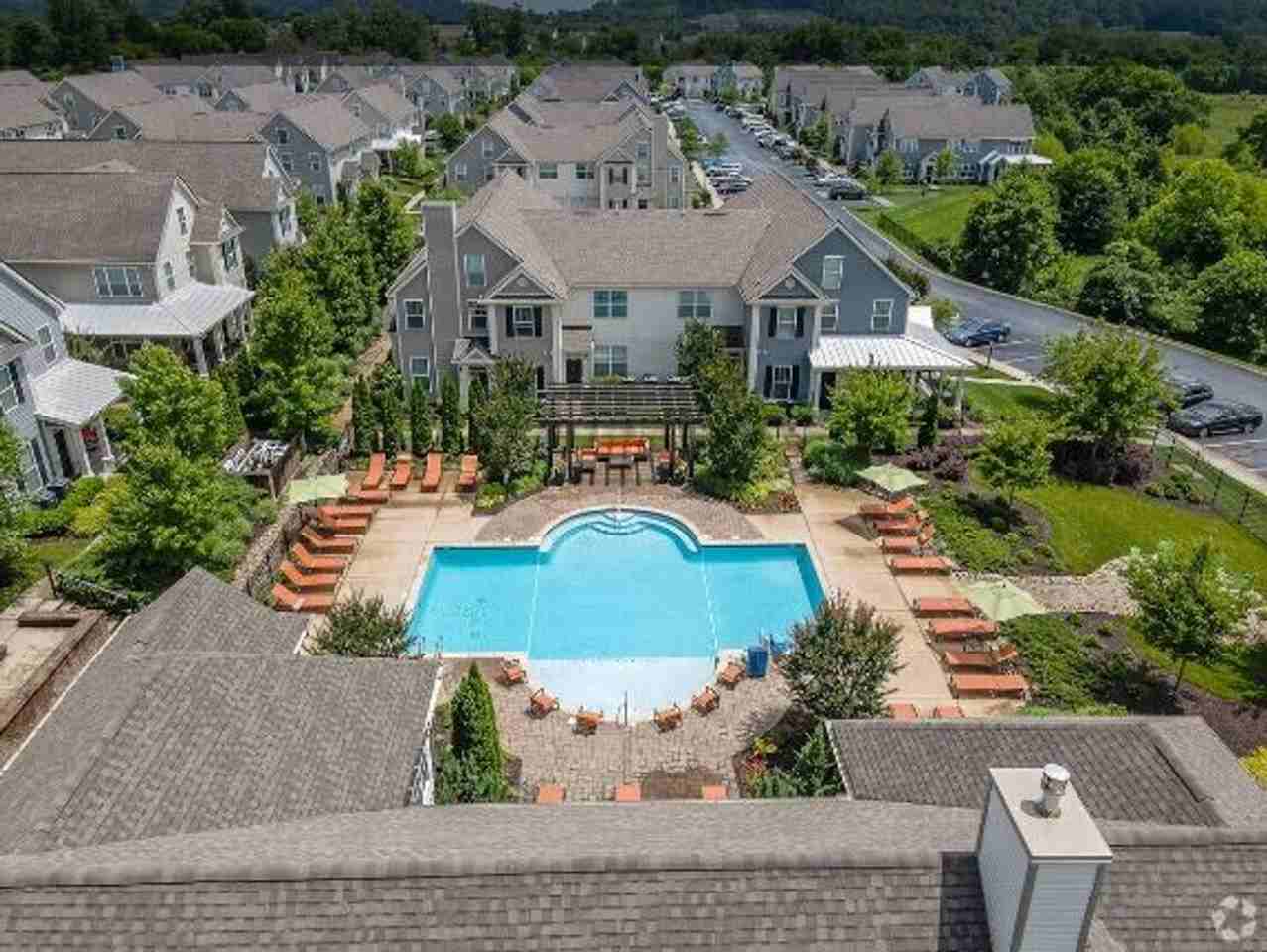 Cottages on Tazewell - Photo 2 of 18