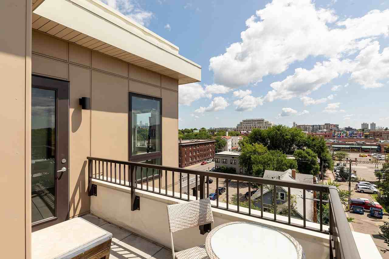 Laguna Apartments - Photo 4 of 24