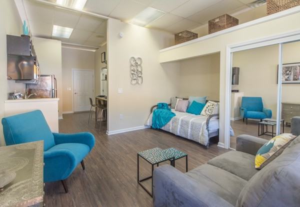 STUDIO 531 - Photo 4 of 21