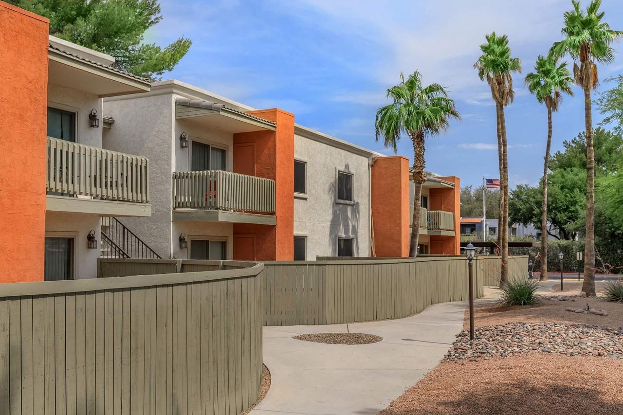 Pantano Villas Apartments - Photo 6 of 44