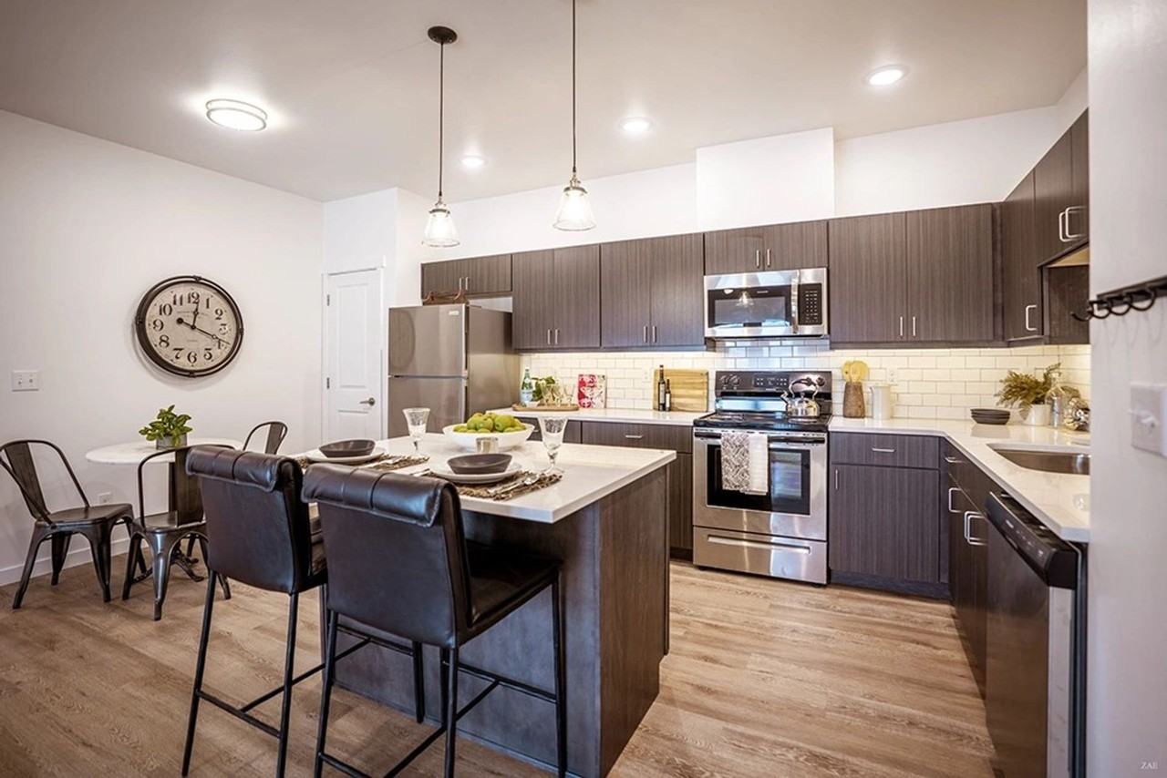 Karlo Vancouver - Photo 3 of 38