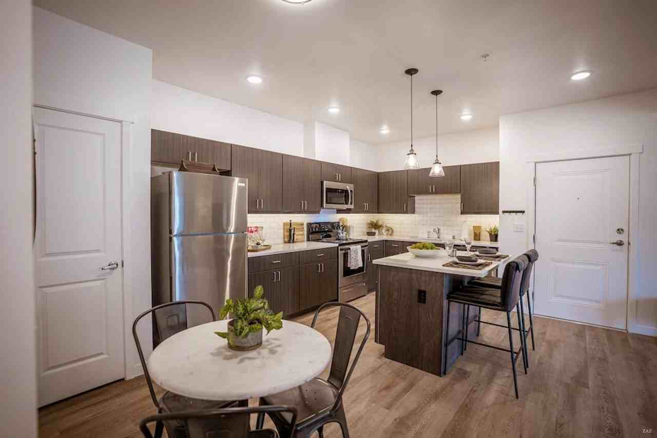 Karlo Vancouver - Photo 4 of 38