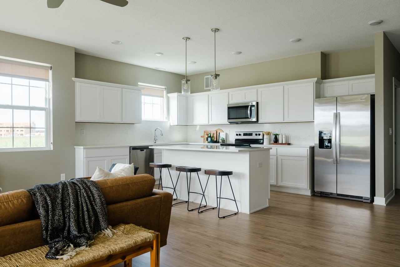 1012 Southwest Des Moines Street - Photo 7 of 10