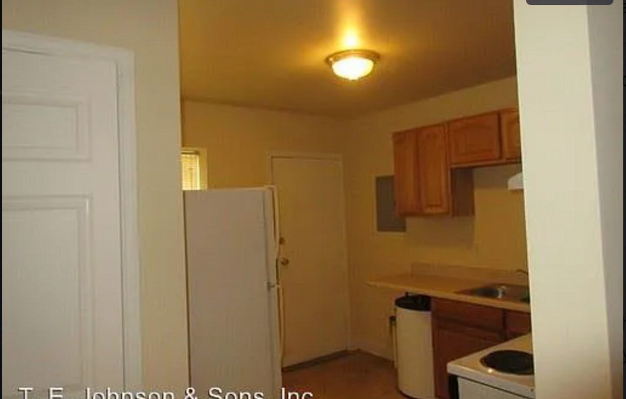 1626 N Chestnut St - Photo 2 of 2