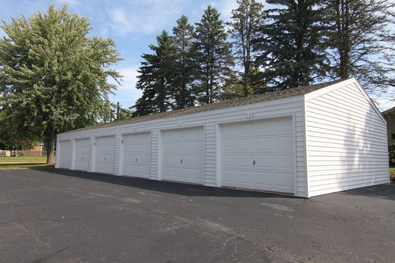 Laurel Pines - Photo 3 of 30