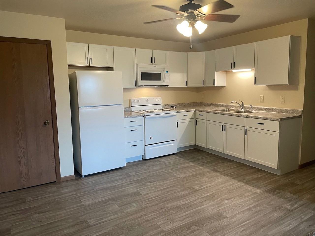 Laurel Pines - Photo 5 of 10