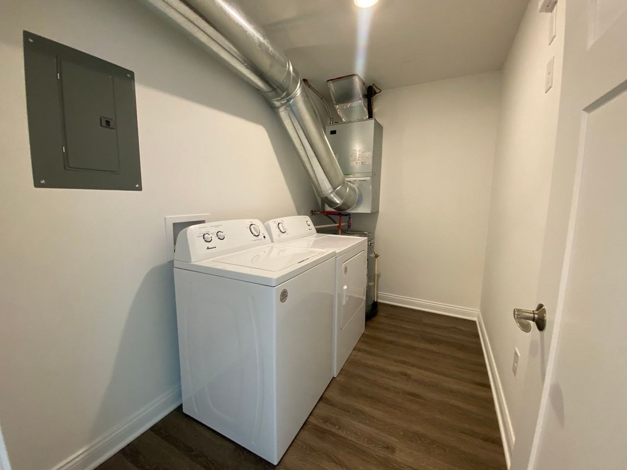 Amelia Place Apartments - Photo 7 of 30