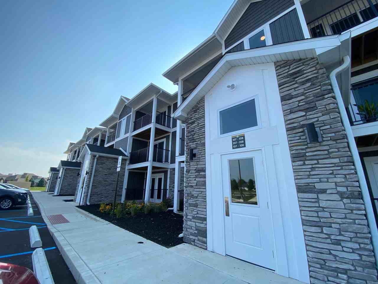 Amelia Place Apartments - Photo 3 of 30