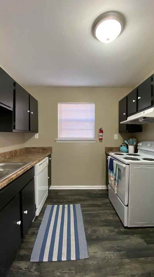 Hillcrest Apartments - Photo 5 of 18