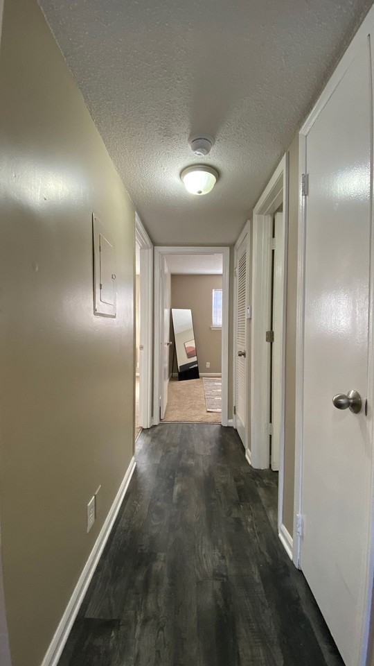 Hillcrest Apartments - Photo 6 of 18