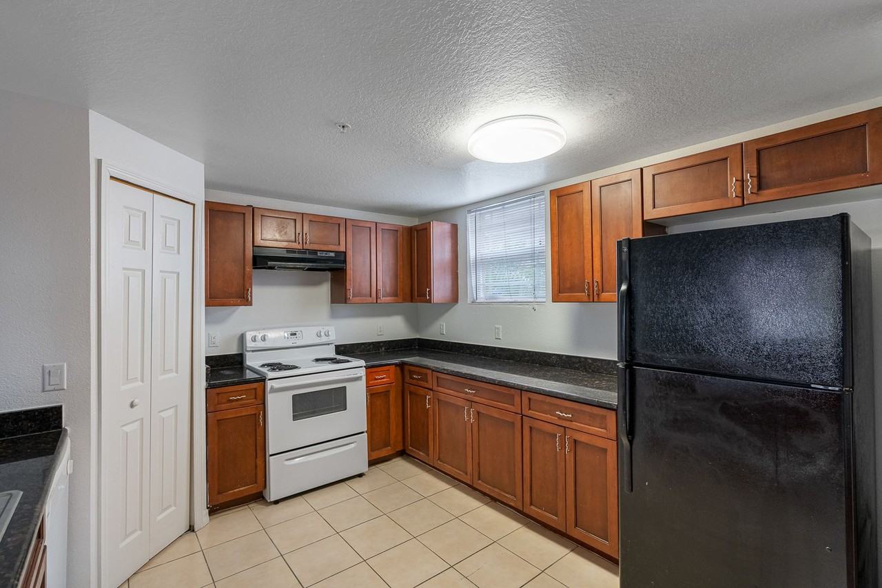 Tampa Commons - Photo 2 of 44