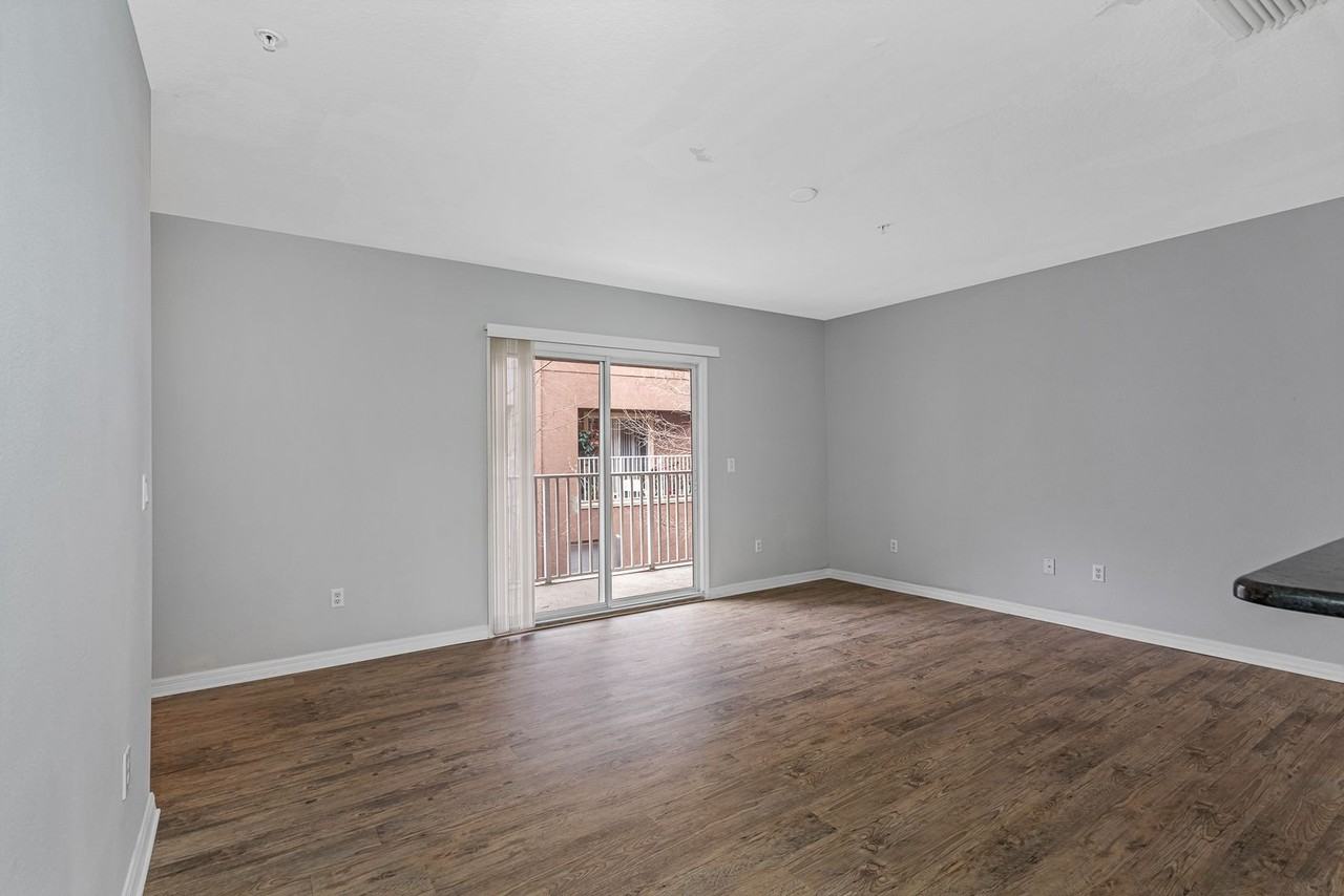 Tampa Commons - Photo 7 of 44