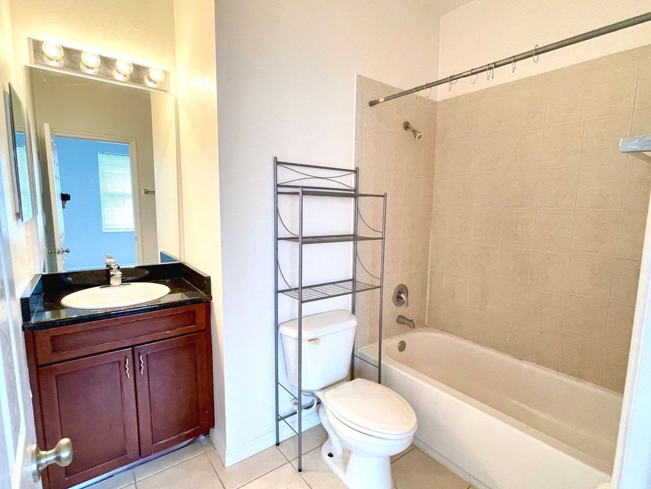 5709 Las Ventanas Dr - Photo 3 of 33