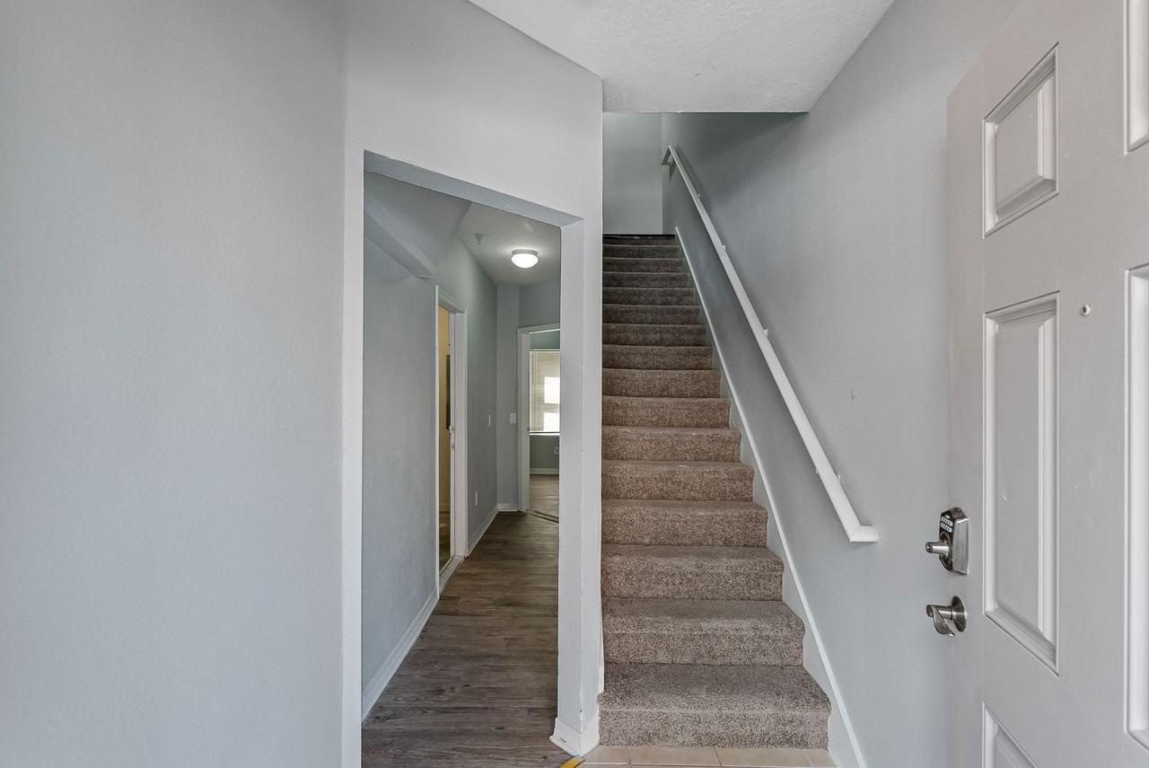 5709 Las Ventanas Dr - Photo 5 of 33